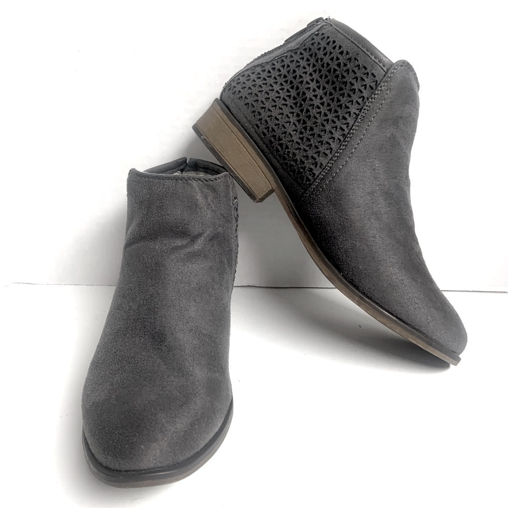 🌺NEW‼️GRAY VEGAN FAUX SUEDE GRAY ZIPPERED ANKLE BOOTS BOOTIES SZ.39 NWOT